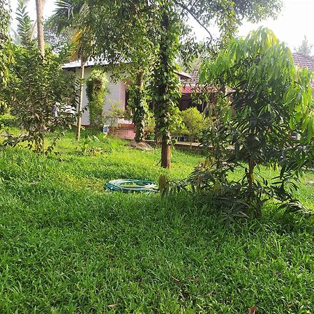 Runnin Airport - Homestay Gurpur Exterior photo