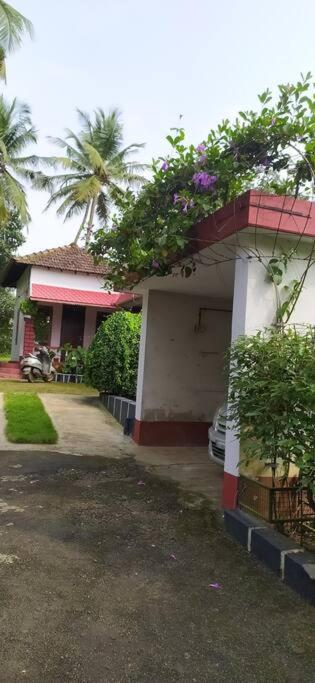 Runnin Airport - Homestay Gurpur Exterior photo
